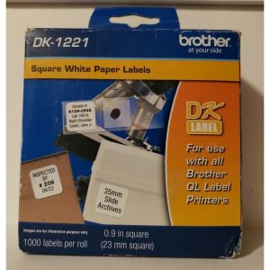 Etiquetas Precortadas Blancas BROTHER DK1221 Con 1000 Etiquetas De 23 Mm Compatible Con Ql